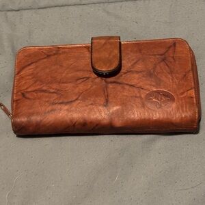 Woman’s Vintage Buxton Leather Wallet